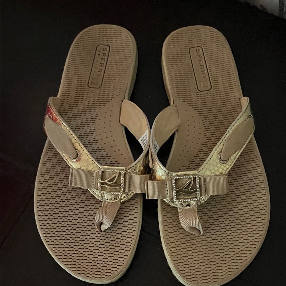 Sperry Metallic Gold-Tan Women's Thong Sandals with Decorative Buckle
